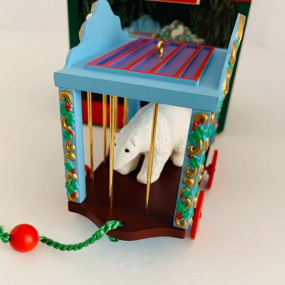 Vintage Hallmark Christmas Ornament Polar Circus Wagon. Polar Bear Ornament - Picture 5 of 10
